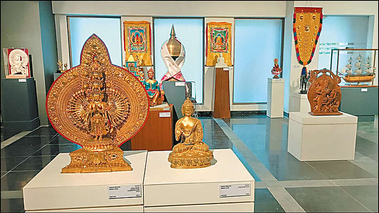 பிரதமர் மோடிக்கு வழங்கிய நினைவுப்பரிசுகளில் தமிழக பொருட்கள்: மின் ஏலம் மூலம் விற்பனை