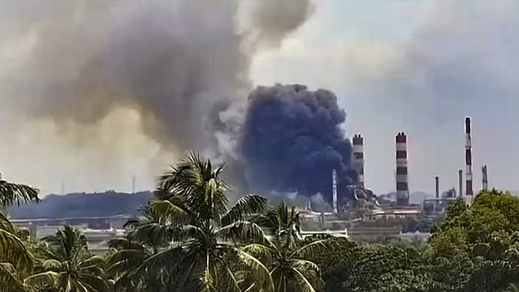 கர்நாடகா: கச்சா எண்ணெய் சுத்திகரிப்பு நிலையத்தில் வெடி விபத்து - தொழிலாளி பலி