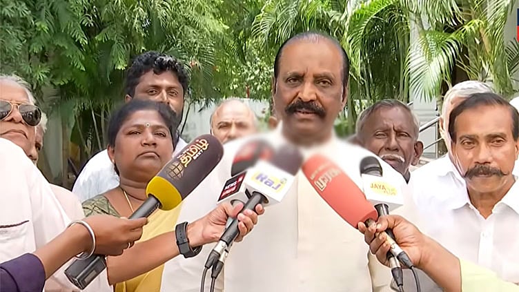 'ஜென் சி' யை நினைத்து என் காதில் ரத்தம் வழிகிறது - கவிஞர் வைரமுத்து