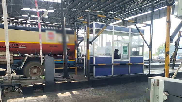 பரனூர் சுங்கச் சாவடியில் தடையில்லா தானியங்கி கட்டண முறை அமல் - பணம் இல்லாவிட்டால் இருமடங்கு அபராதம்