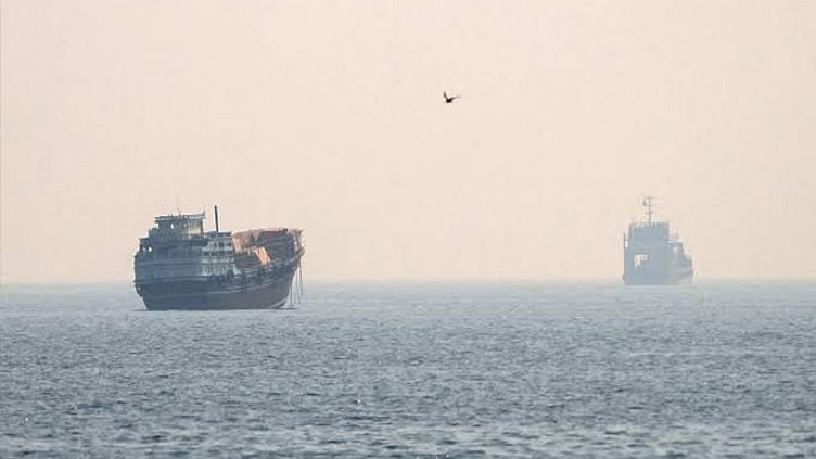குவைத் கொடியுடனான கப்பல் மீது தாக்குதல்; 5 இந்தியர்கள் மீட்பு