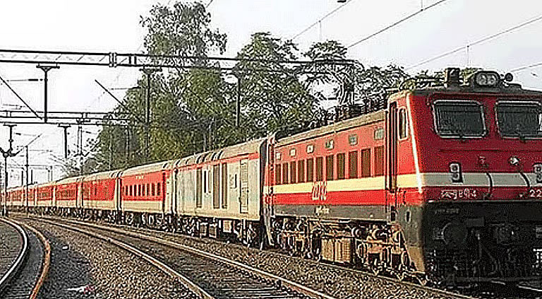 பயணிகளின் வசதிக்காக கரூர் வழியாக சிறப்பு ரெயில் இயக்கம்