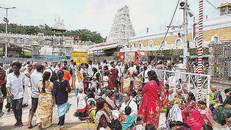 திருப்பதி கோவிலில் செப்டம்பர் மாதம் மட்டும் ரூ.126 கோடி உண்டியல் காணிக்கை