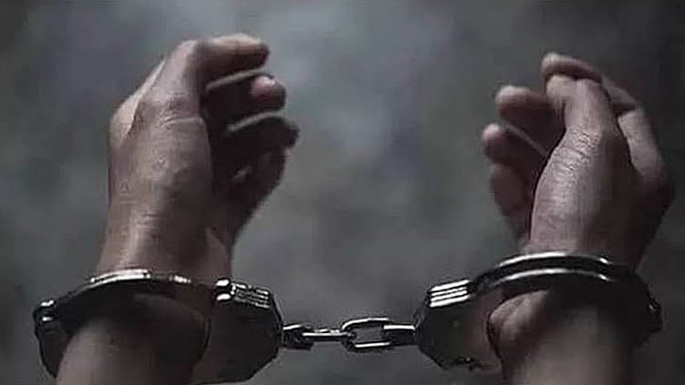 வேலை வாங்கி தருவதாக கூறி பெண்ணிடம் பாலியல் சீண்டலில் ஈடுபட்டவர் கைது