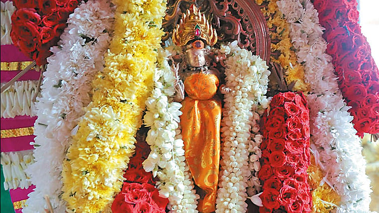 நவராத்திரி விழா: திருவனந்தபுரம் புறப்பட்ட சுசீந்திரம் முன்னுதித்த நங்கை அம்மன் - துப்பாக்கி ஏந்திய போலீசார் மரியாதை