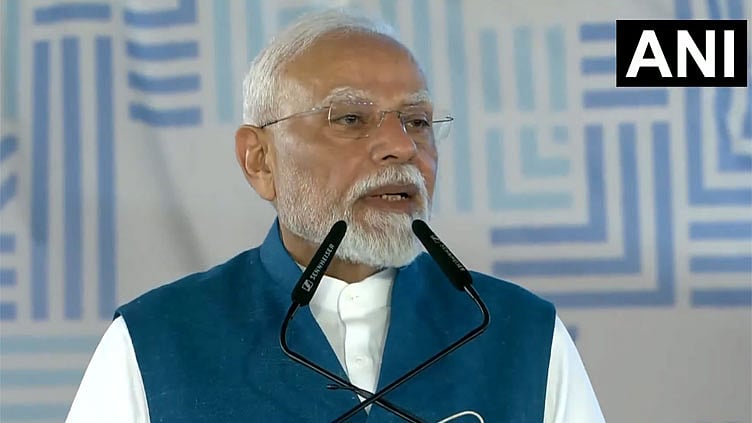 மாநிலங்களை சக்தி படைத்தவையாக மாற்றி, தேசத்தை சக்திபடைத்தவையாக மாற்ற வேண்டும் - பிரதமர் மோடி