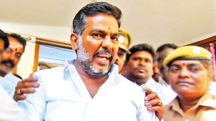 மதுரை மாநகராட்சியில் ரூ.200 கோடி முறைகேடு: தி.மு.க. நிர்வாகியின் கணவர் கைது