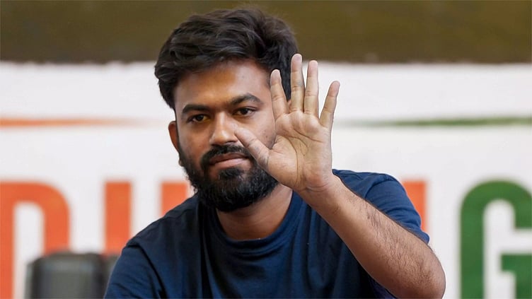 தேசிய கொடியேந்தியது குற்றமா? போராட்டத்தில் பங்கேற்க இன்று டெல்லி செல்வேன் - அபிஜீத் திப்கே