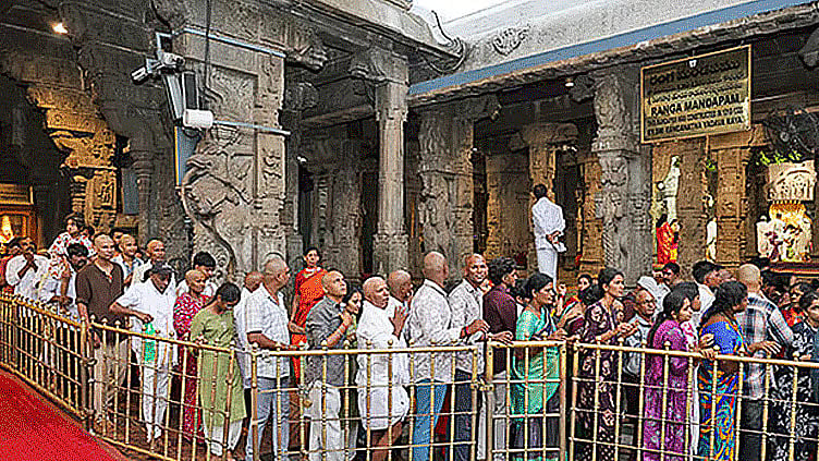 திருப்பதி ஏழுமலையான் கோவிலில் 4 மணி நேரத்தில் பக்தர்கள் தரிசனம்