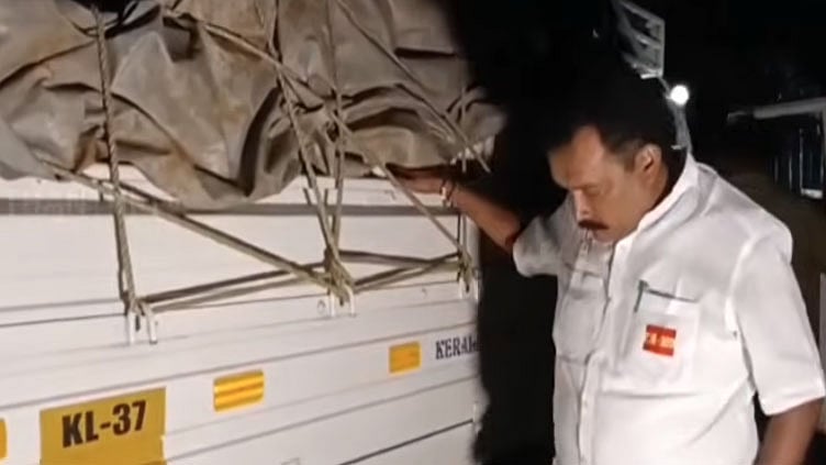 குமுளி மலைச்சாலையில் நள்ளிரவில் கம்பம் எம்.எல்.ஏ. அதிரடி வாகனச் சோதனை
