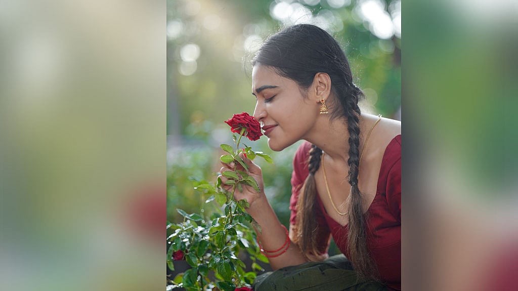 நடிகை தர்ஷா குப்தாவின் லேட்டஸ்ட் கிளிக்ஸ்...!