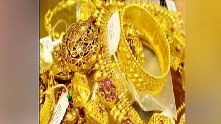 ஐ.டி. பெண் ஊழியரின் கார் கண்ணாடியை உடைத்து 10 சவரன் நகைகள், லேப்டாப் திருட்டு
