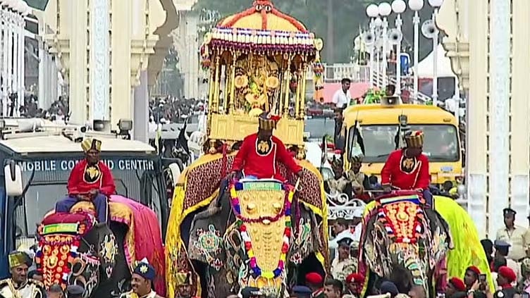 மைசூருவில் ஜம்பு சவாரி ஊர்வலம்... இறுதிக்கட்டத்தை எட்டிய தசரா விழா