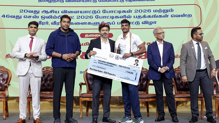 நீளம் தாண்டுதலில் தங்கம் வென்ற தமிழக வீரர்… ரூ.75 லட்சம் ஊக்கத்தொகை: முதல்-அமைச்சர் விஜய் அறிவிப்பு