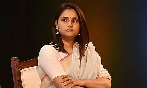 நள்ளிரவில் பட்டாசு வெடிப்பு... மந்திரி பிரியங்க் கார்கேவுக்கு நடிகை ரம்யா கோரிக்கை