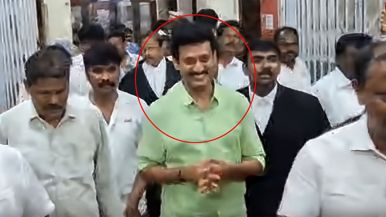 கோர்ட்டில் ஆஜர்படுத்தப்பட்ட முன்னாள் அமைச்சர் அன்பில் மகேஷ்