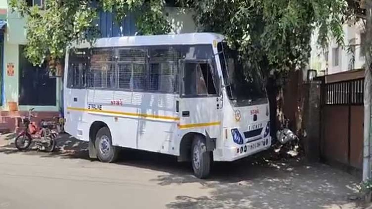 அன்பில் மகேஷ் மீதான ஊழல் புகார்: சென்னை பெருங்குடியில் தொழில் அதிபர் வீட்டில் போலீஸ் சோதனை
