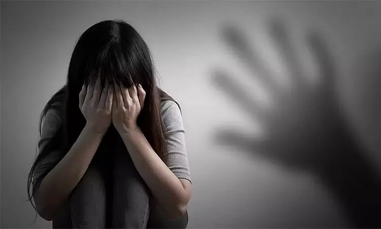 சென்னையில் தலைமை காவலர் மீது வளர்ப்பு மகள் பாலியல் புகார்: போலீசார் விசாரணை