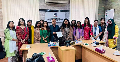 Under the banner of “Boishomyahin Nari Hall Chai" (We Want Discrimination-free Women's Halls), DU students submit a memorandum to DU Vice Chancellor Prof Dr ABM Obaidul Islam 