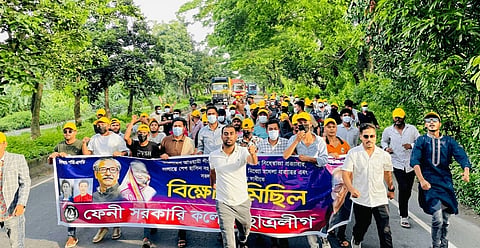 Leaders and activists of the banned BCL brought out a procession with banners and chanted slogans on Friday morning in the Dasher Pool area of Sadar upazila.
