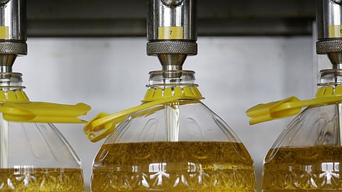 Bottled soybean oil gets 5 taka hike, price now 204 taka
