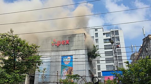 Fire erupts at Apex showroom in Dhanmondi 27