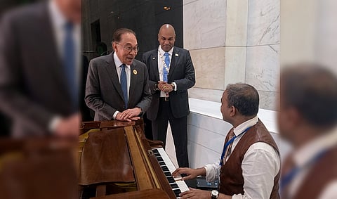 Anwar was seen singing the Hindi song “Khwab Ho Tum Ya Koi Haqeeqat” at a hotel in New Delhi, accompanied by a pianist.