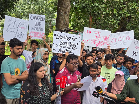 CUET students hold a human chain at the university’s Central Shaheed Minar on Thursday, demanding the reinstatement of Vice-Chancellor Professor Dr Abu Sadat Mohammad Sayem.