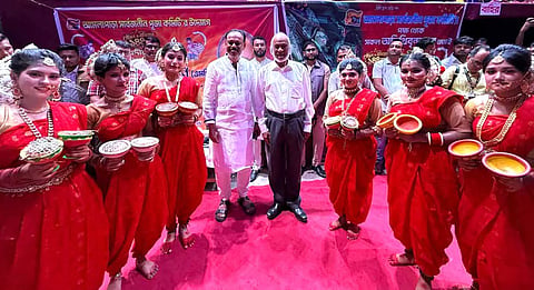 Local Government, Rural Development and Cooperatives Minister Dr. Abdul Moyeen Khan has visited several Durga Puja mandaps in Narayanganj