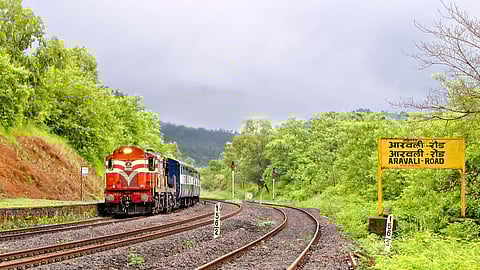 Konkan Railway Special Train: गोवा, कोकणात जाणाऱ्या पर्यटकांसाठी खूशखबर! कोकण रेल्वे सोडणार विशेष रेल्वेगाड्या; वेळापत्रक, थांबे, बुकिंगची माहिती जाणून घ्या