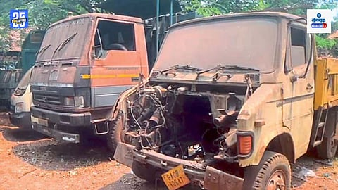 Old Market Garage in Margao, Vehicles in Garage
