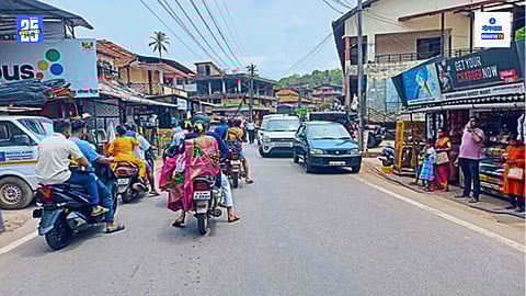 Valpoi Road Traffic