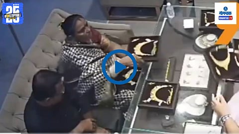 Gold necklace theft caught on camera