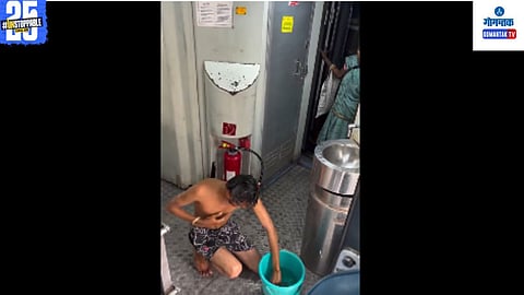 Train Bathing Viral Video