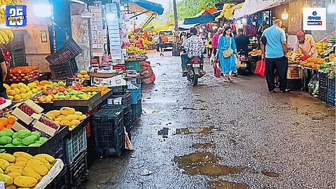 Christmas Ahead: Coconut & Vegetable Prices Rise, Fruit Demand Up