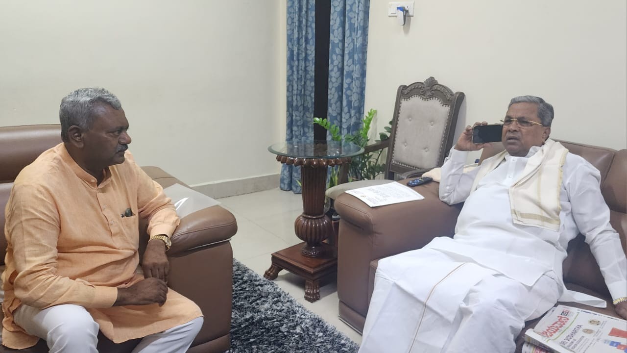 Speculation rife as Ayanur calls on DK Shivakumar, Somashekar meets Siddaramaiah