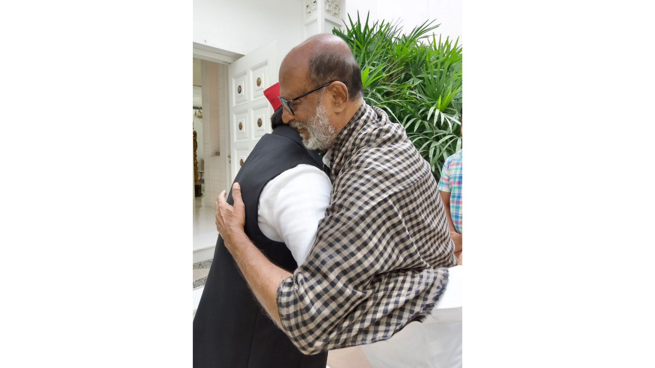 Rajini was welcomed by Akhilesh with a warm hug at his residence.