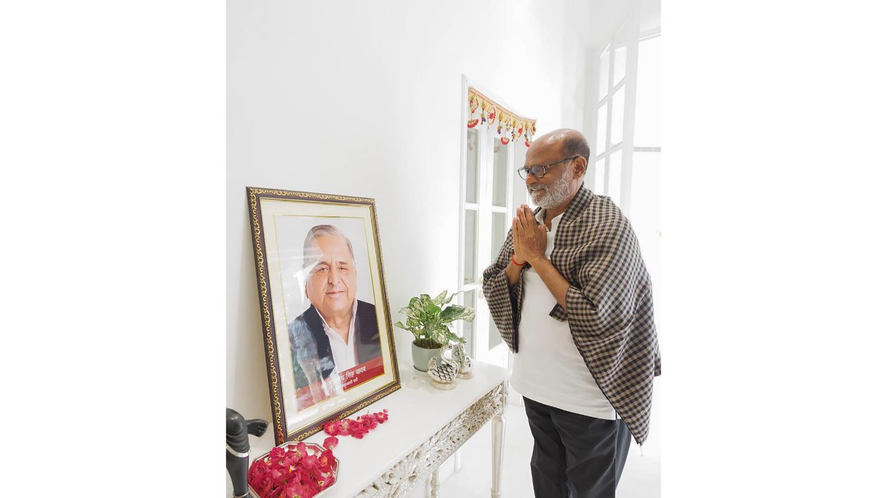 Rajinikanth also paid tribute to Akhilesh's father and founder of Samajwadi Party, late Mulayam Singh at Akhilesh's home.