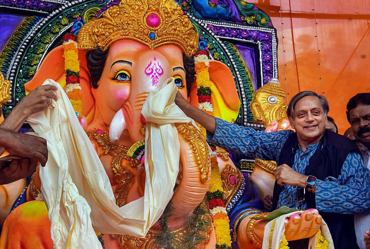 Congress MP Shashi Tharoor offers prayers to Lord Ganesha during 'Vinayaka Chaturthi' celebrations, in Thiruvananthapuram.