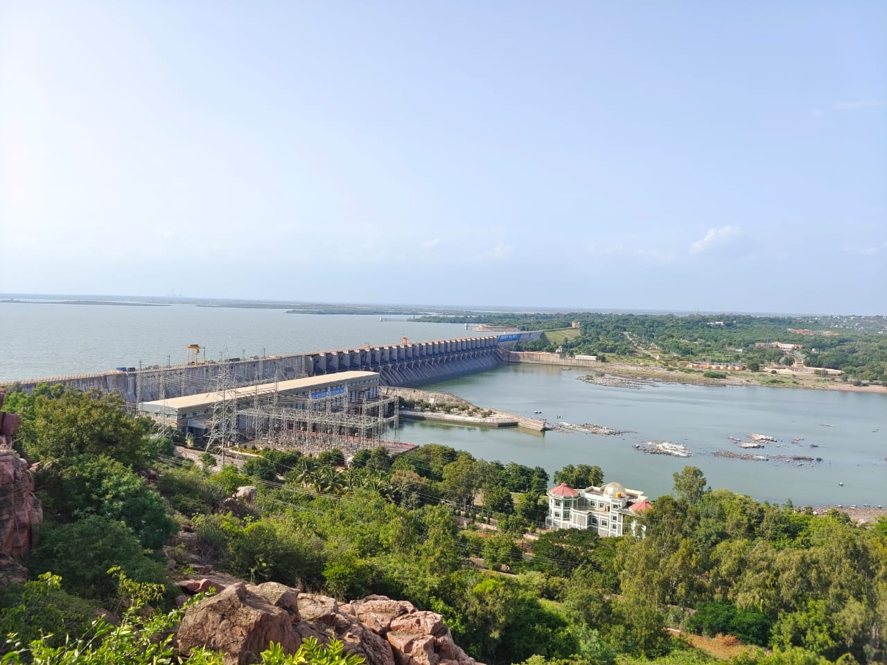 Karnataka's Almatti reaches brim for first time this year