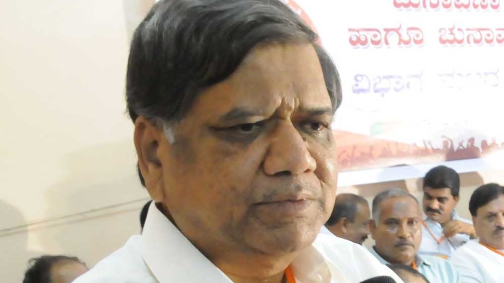 Salary row: Basavaraj Horatti, Jagadish Shettar bat for KLE varsity