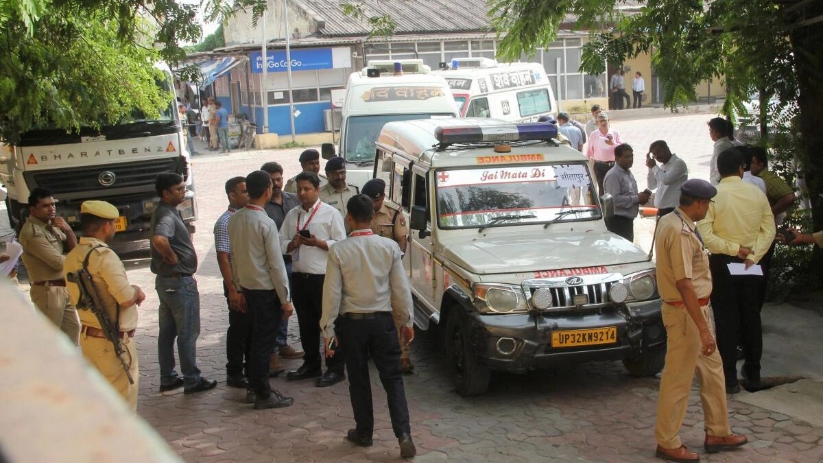 Last rites of Madurai train fire victims performed in Sitapur, Hardoi; well-wishers bid adieu