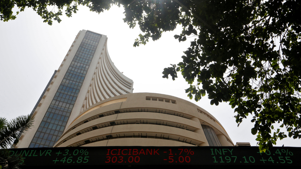 Stock exchanges slap fines on IOC, ONGC, GAIL for failure to meet listing regulations