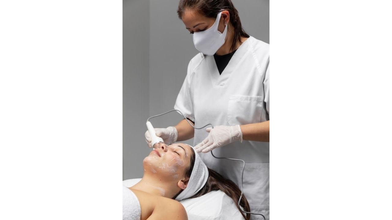 HIFU treatment is painful | Contrary to belief, HIFU is a painless, non-invasive therapy. The treatment delivers focused ultrasound waves deep into tissues without causing significant discomfort. Sedation or anesthesia is generally unnecessary, and any sensations felt during the procedure are mild and well-tolerated.