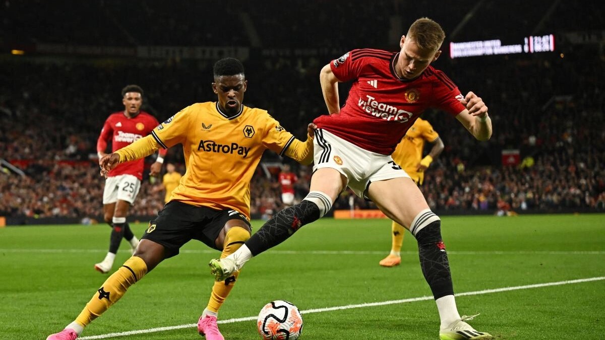 Late Raphael Varane's header earns stuttering Man United 1-0 win over Wolves