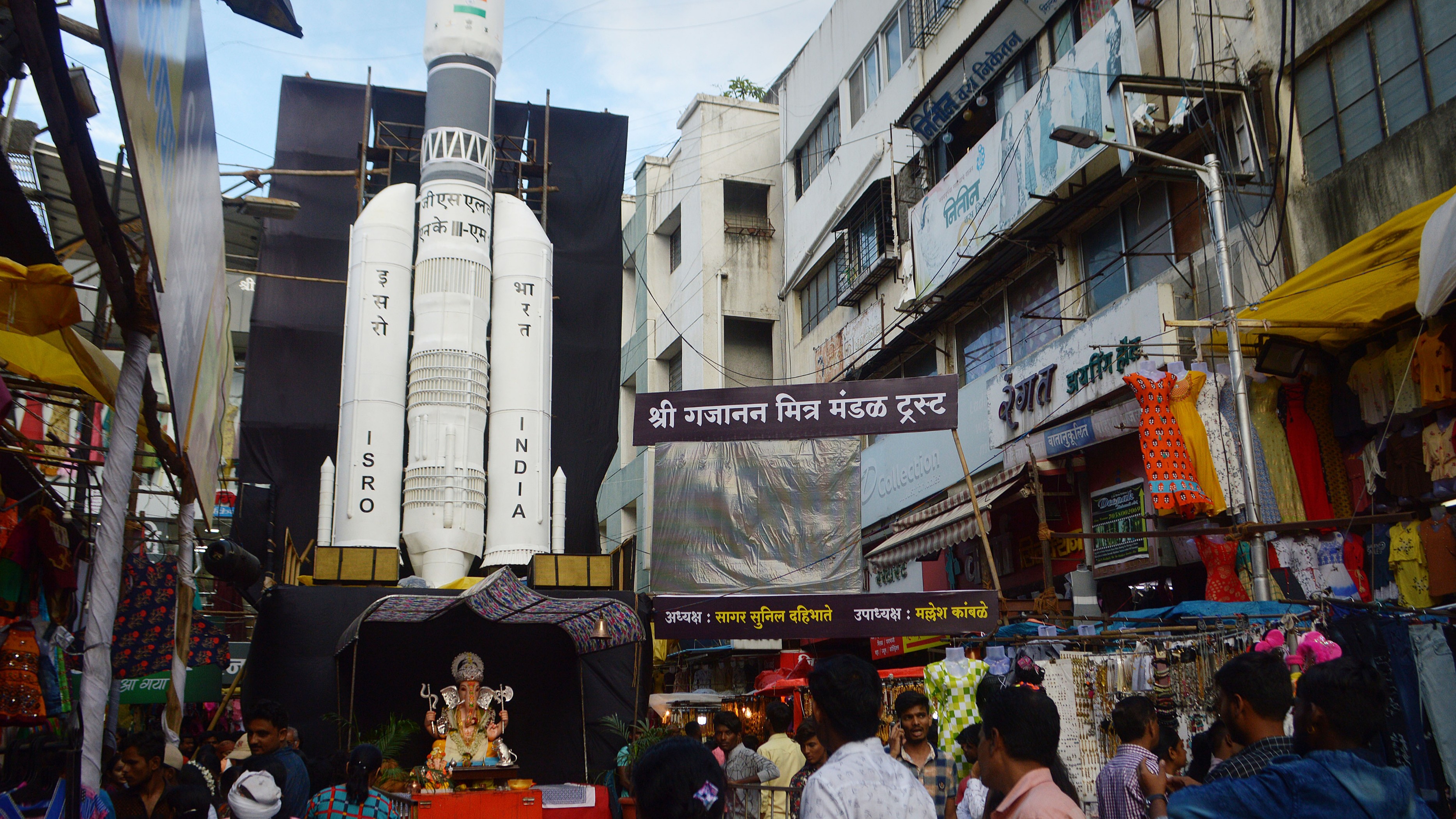 Pune is known for its rich cultural legacy and its festival celebrations. During the Ganesh Chaturthi, the city decks up with amazing pandals and holds a number of cultural events.