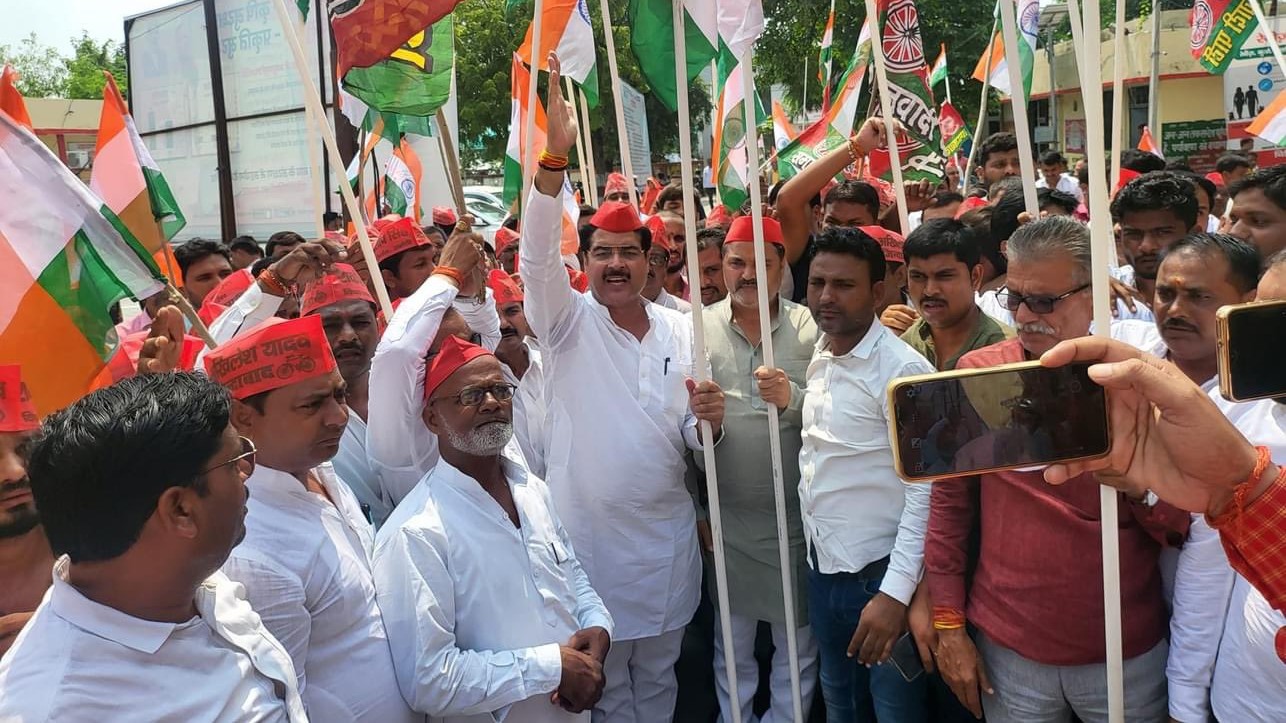 Amethi hospital licence row: SP MLA joins protest; BJP delegation meets victim's kin
