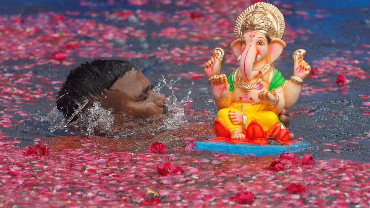 BMC deploys 10k staffers, over 700 lifeguards, motorboats, sets up control rooms for Anant Chaturdashi immersions