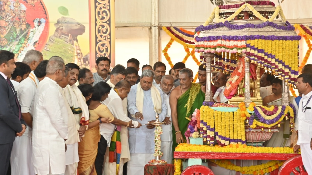 Dasara inauguration: Hamsalekha calls for ‘Clear-Nuclear’ society