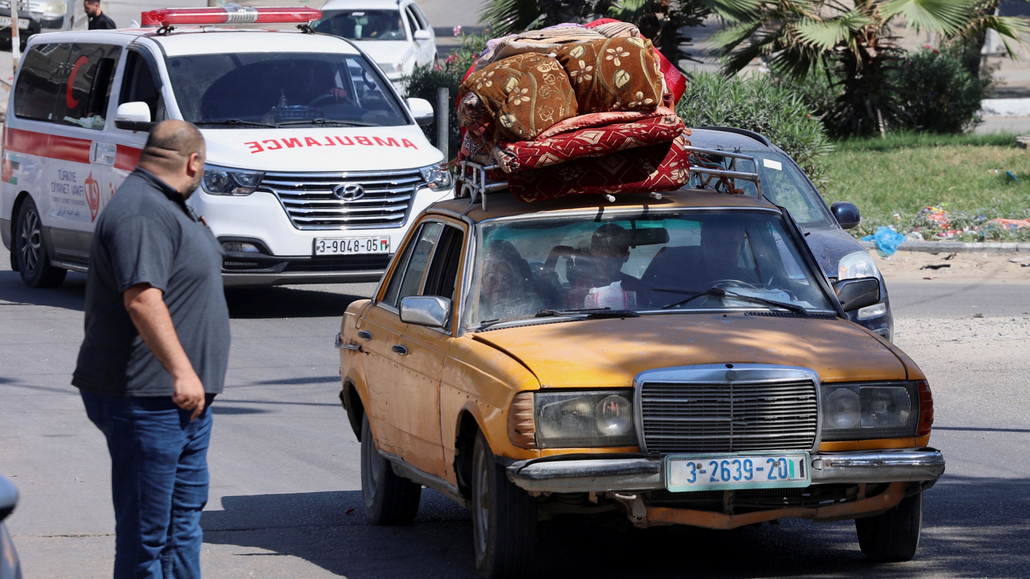 Palestinians flee their houses heading toward the southern part of Gaza Strip after Israel's call for more than 1 million civilians in northern Gaza to move south within 24 hours, amid the Israeli-Palestinian conflict in Gaza City October 13, 2023. 